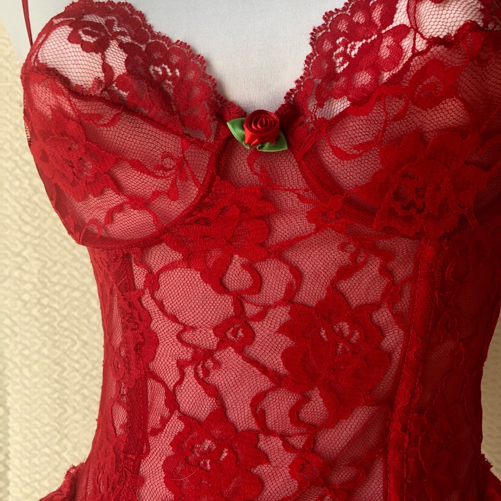 STUNNING VINTAGE 1980s LACE BODYSUIT